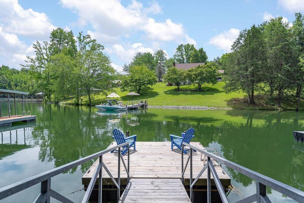 Rustic Cabin, Dock, Firepit, Kayaks & Games Winchester ภายนอก รูปภาพ