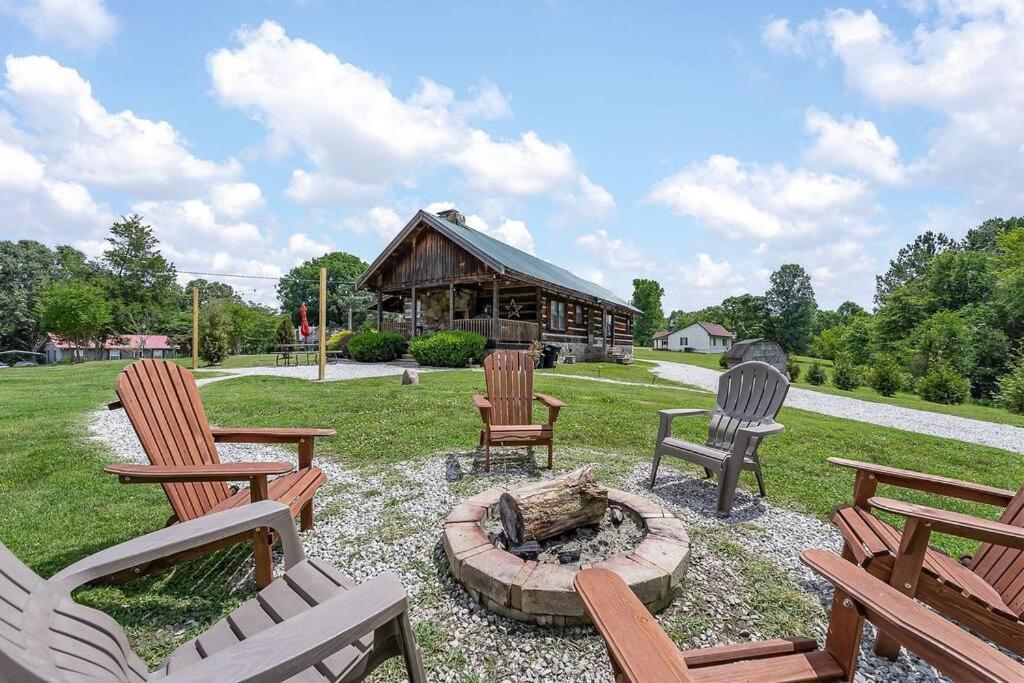 Rustic Cabin, Dock, Firepit, Kayaks & Games Winchester ภายนอก รูปภาพ
