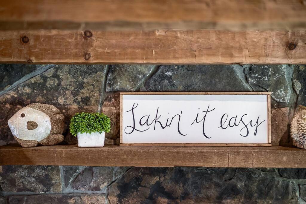 Rustic Cabin, Dock, Firepit, Kayaks & Games Winchester ภายนอก รูปภาพ