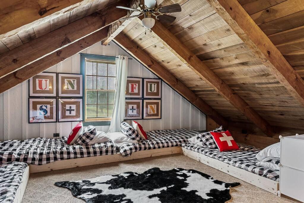 Rustic Cabin, Dock, Firepit, Kayaks & Games Winchester ภายนอก รูปภาพ