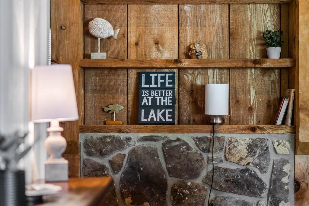 Rustic Cabin, Dock, Firepit, Kayaks & Games Winchester ภายนอก รูปภาพ