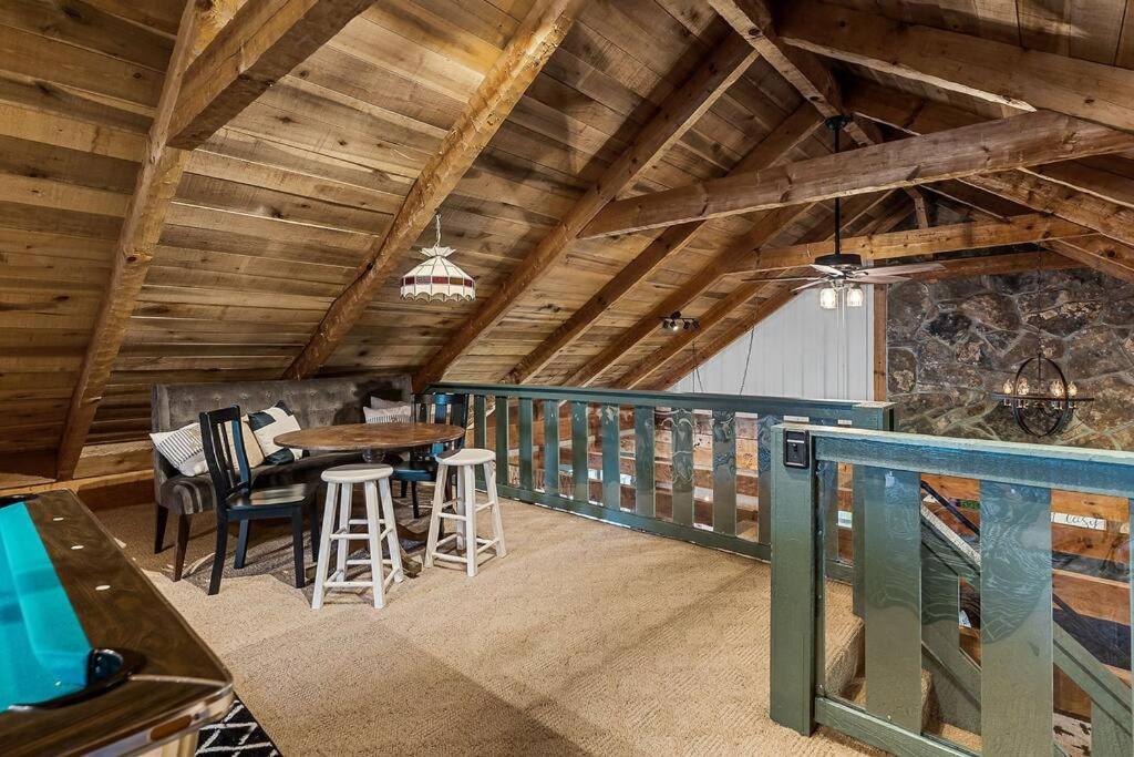 Rustic Cabin, Dock, Firepit, Kayaks & Games Winchester ภายนอก รูปภาพ