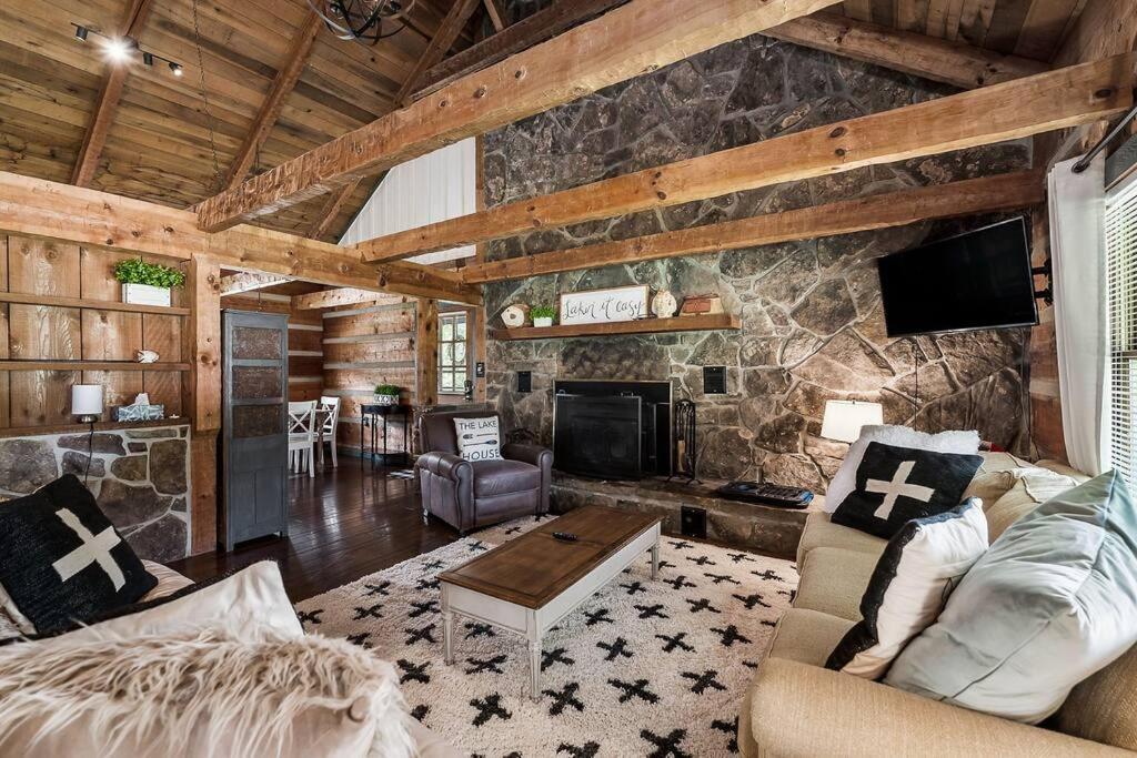Rustic Cabin, Dock, Firepit, Kayaks & Games Winchester ภายนอก รูปภาพ