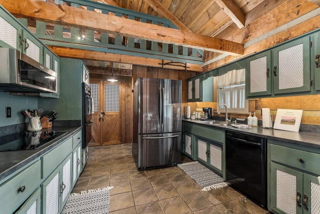 Rustic Cabin, Dock, Firepit, Kayaks & Games Winchester ภายนอก รูปภาพ