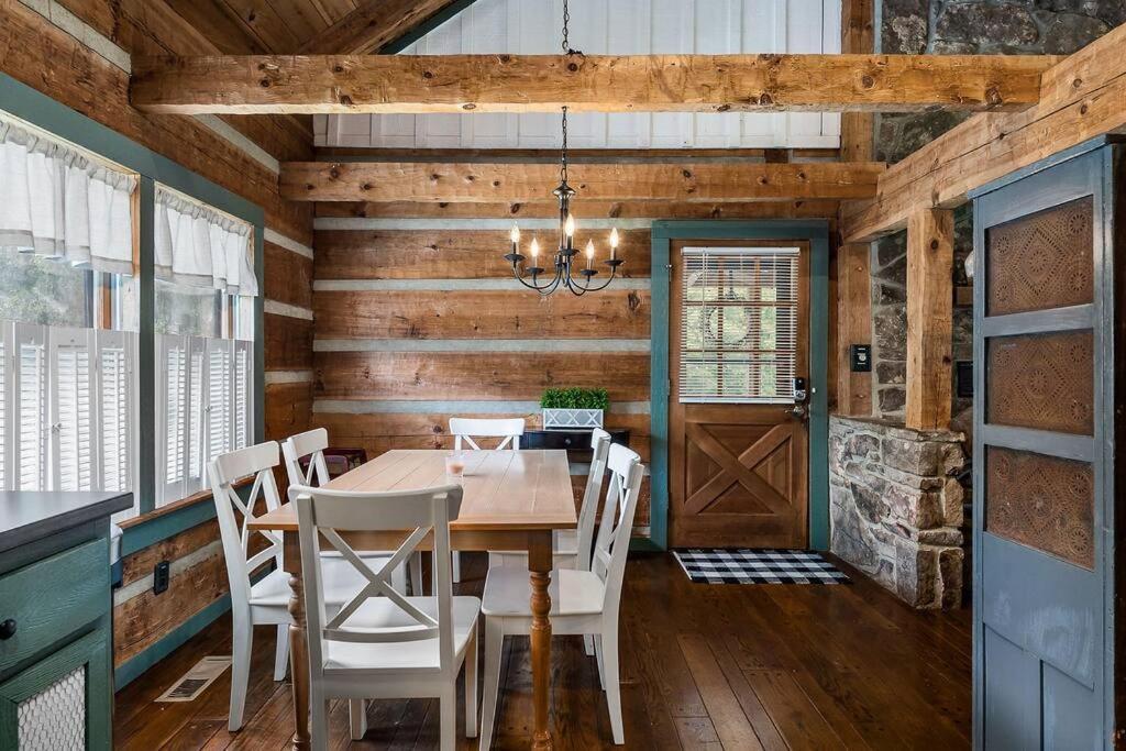 Rustic Cabin, Dock, Firepit, Kayaks & Games Winchester ภายนอก รูปภาพ
