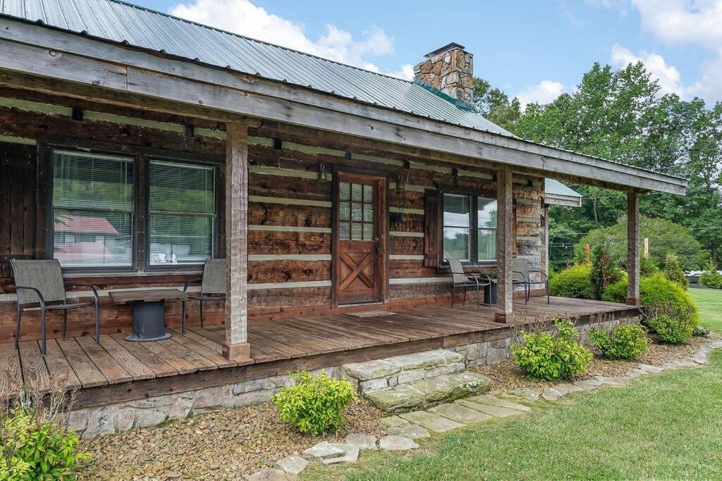 Rustic Cabin, Dock, Firepit, Kayaks & Games Winchester ภายนอก รูปภาพ