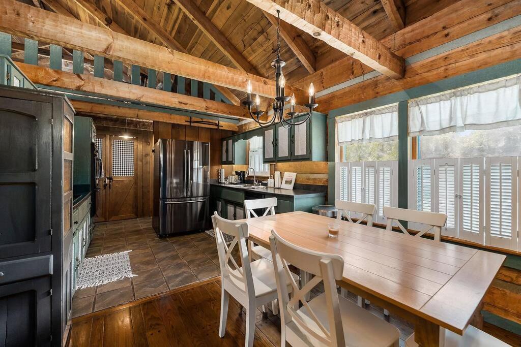 Rustic Cabin, Dock, Firepit, Kayaks & Games Winchester ภายนอก รูปภาพ