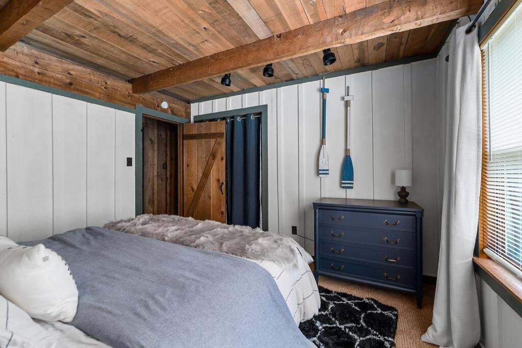 Rustic Cabin, Dock, Firepit, Kayaks & Games Winchester ภายนอก รูปภาพ