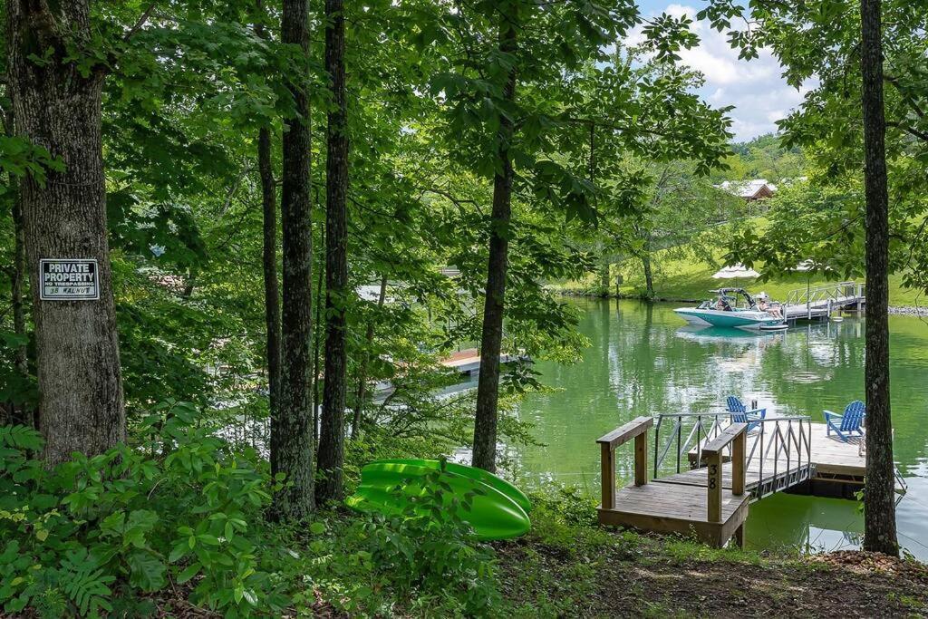 Rustic Cabin, Dock, Firepit, Kayaks & Games Winchester ภายนอก รูปภาพ