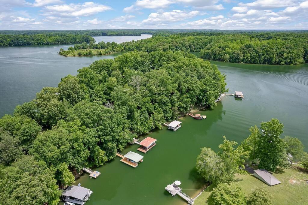 Rustic Cabin, Dock, Firepit, Kayaks & Games Winchester ภายนอก รูปภาพ